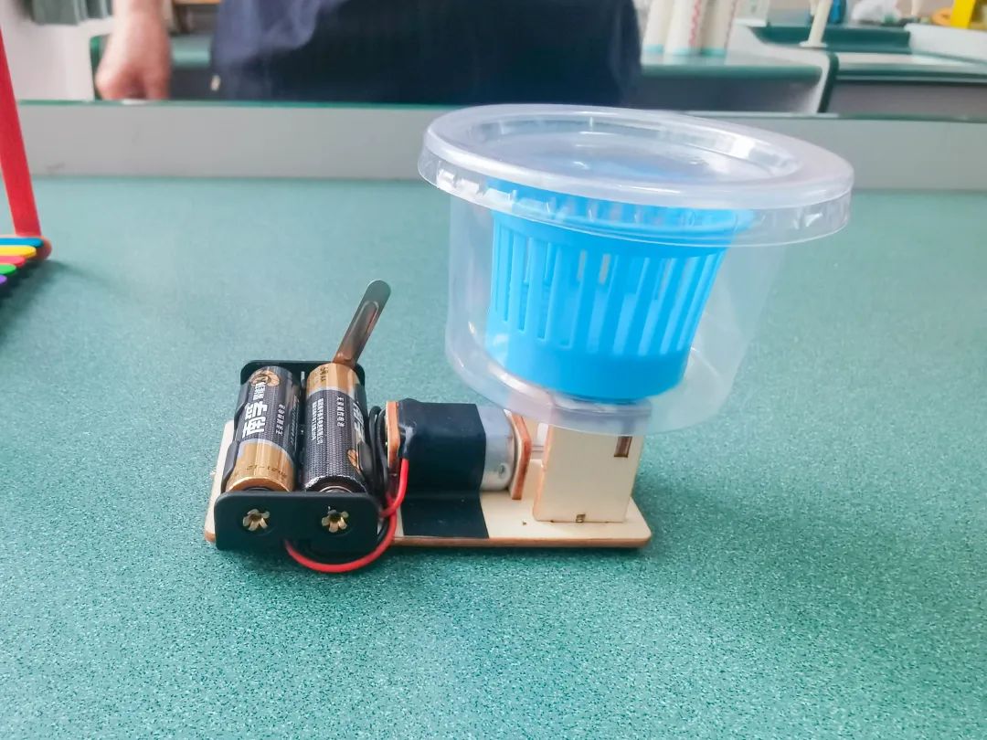 黄甲小学开展“人人参与科技节，我的科技节我做主”科技节活动