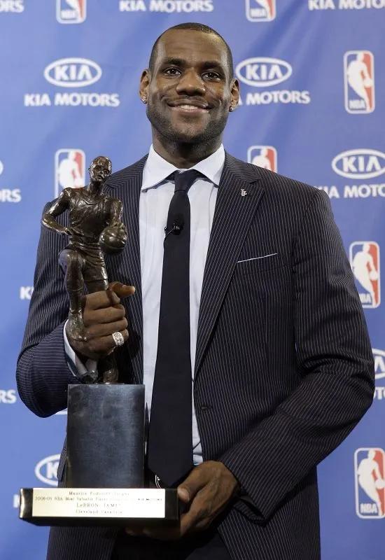 nba科比为什么只有一个mvp(科比生涯20个赛季，为何只有一个MVP，真的是是抢保罗的吗？)