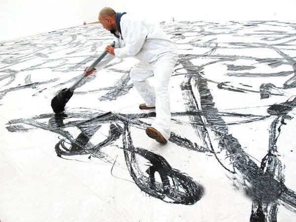 &ldquo;上下&rdquo;天地国际艺术节大幕拉开 秦风携手千机秀演绎夜空艺术