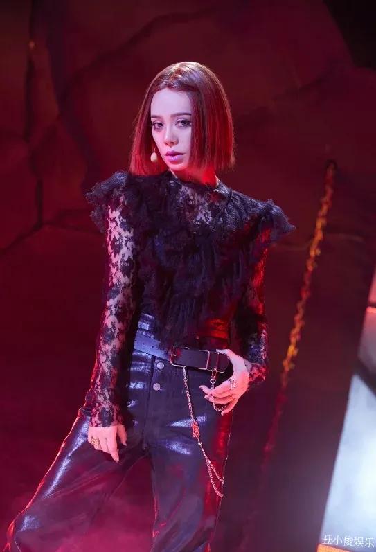 浪姐二公高光舞台《怪美的》