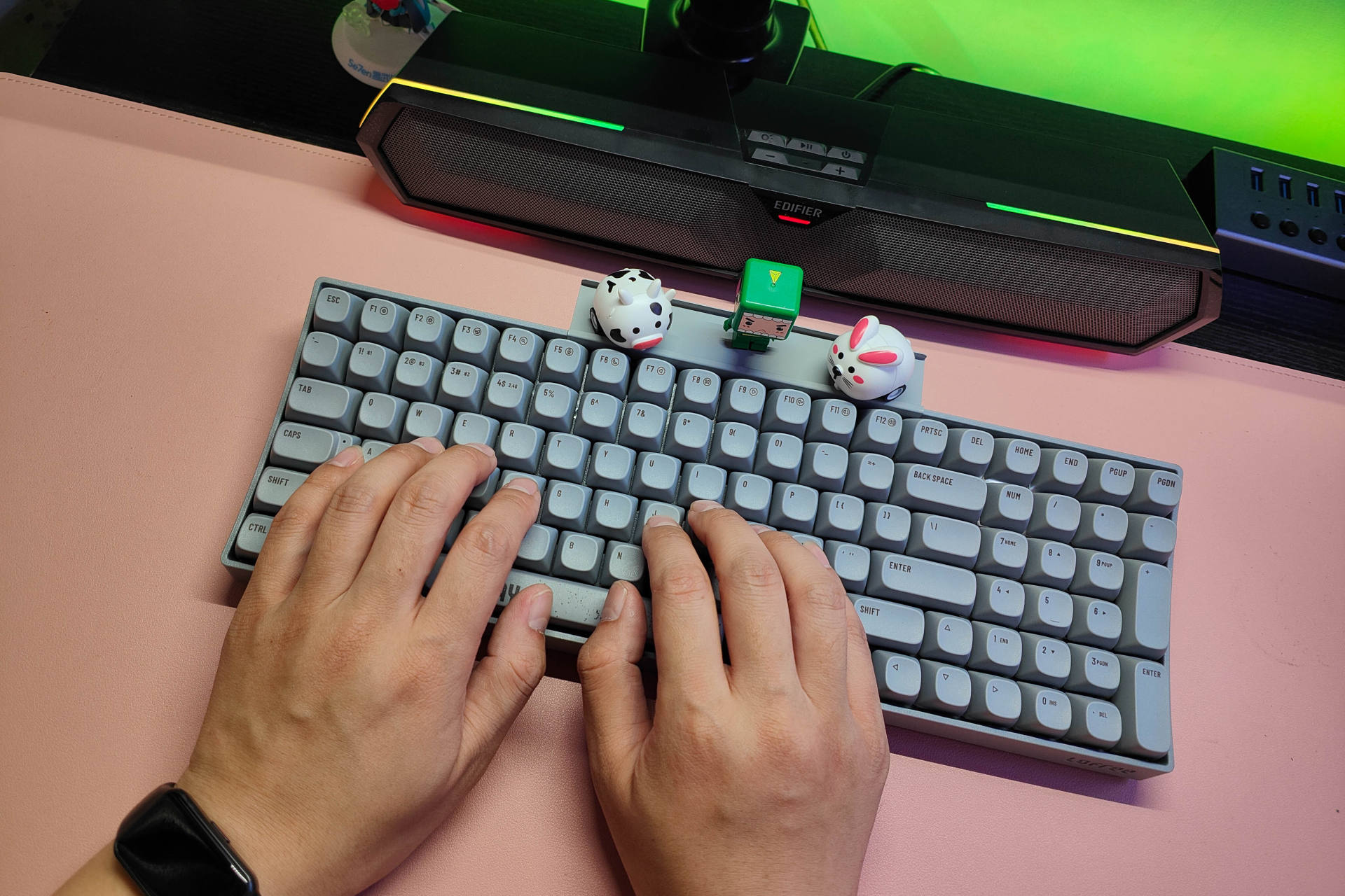 这次全面精彩！Lofree洛斐小翘百键“水泥灰”键盘深度体验