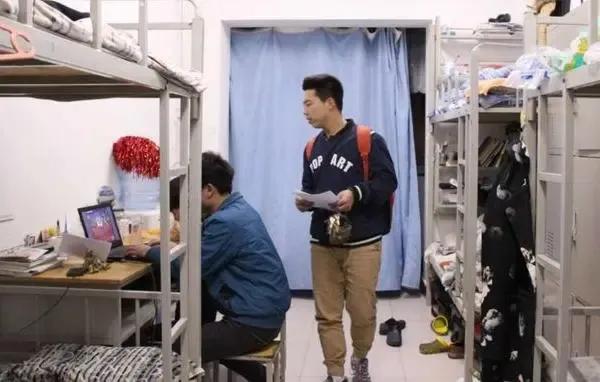 大学生“租房”成了常态，高年级学生说出真相，并不是因为钱多