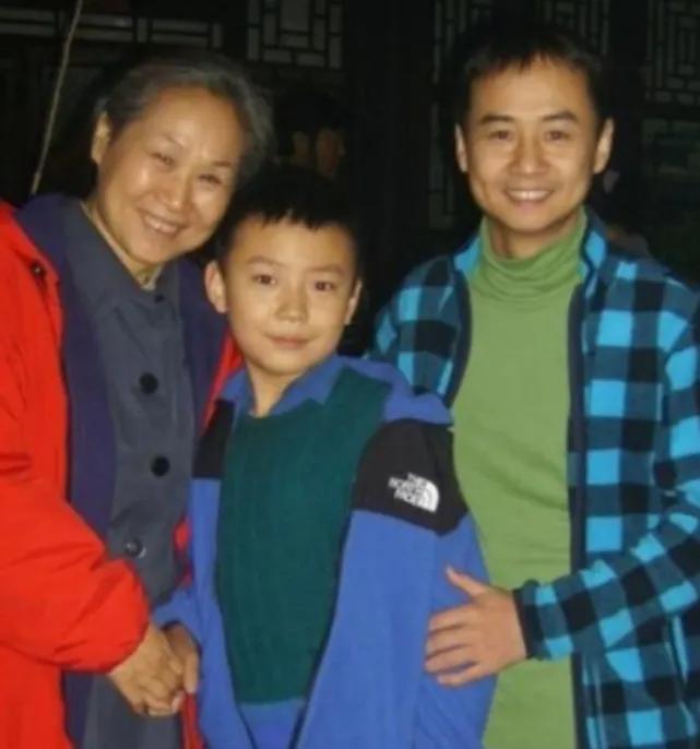 演员毛孩：用前途换母亲余生快乐，母亲火了我没戏拍，也无怨无悔