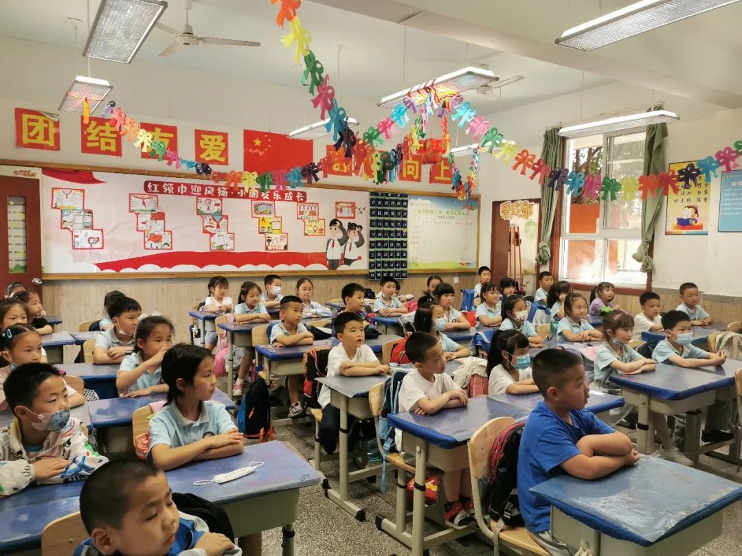 成都高新区中和小学举行2021级党员家长进校园讲党史主题活动