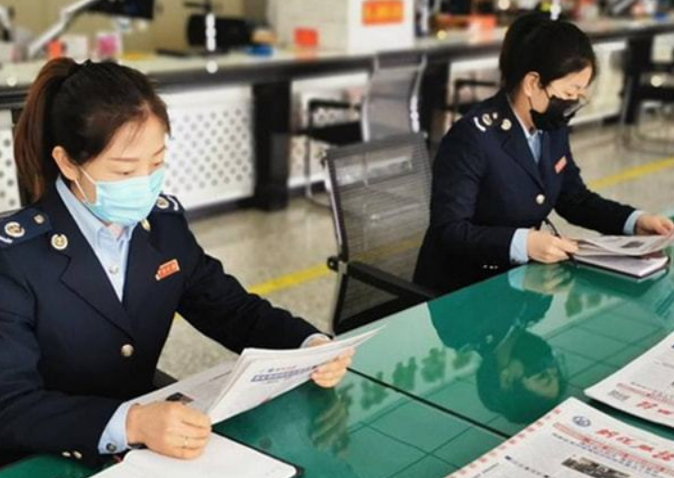 铁饭碗真的这么“香”？关晓彤顺利入编，鹿晗考了3次还未成功