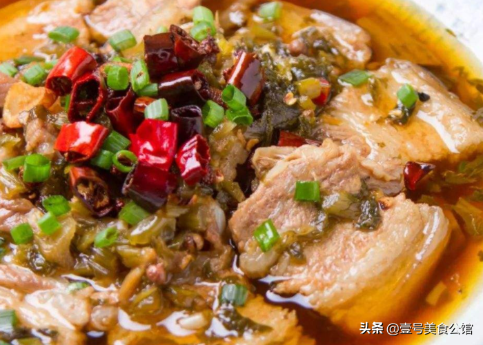 香辣版本的酸汤五花肉，酸辣爽口，肉嫩味美，吃了一次还想吃