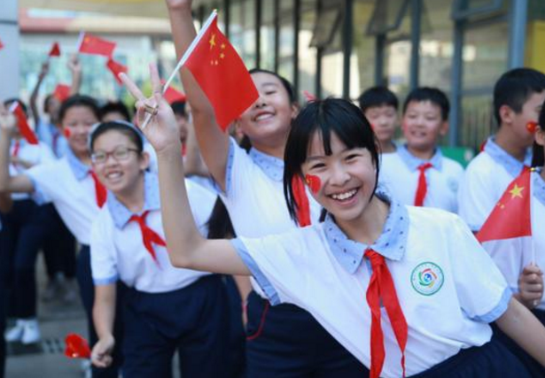 中小学迎来“好消息”，计划2022年“全面落实”？老师却坐不住了