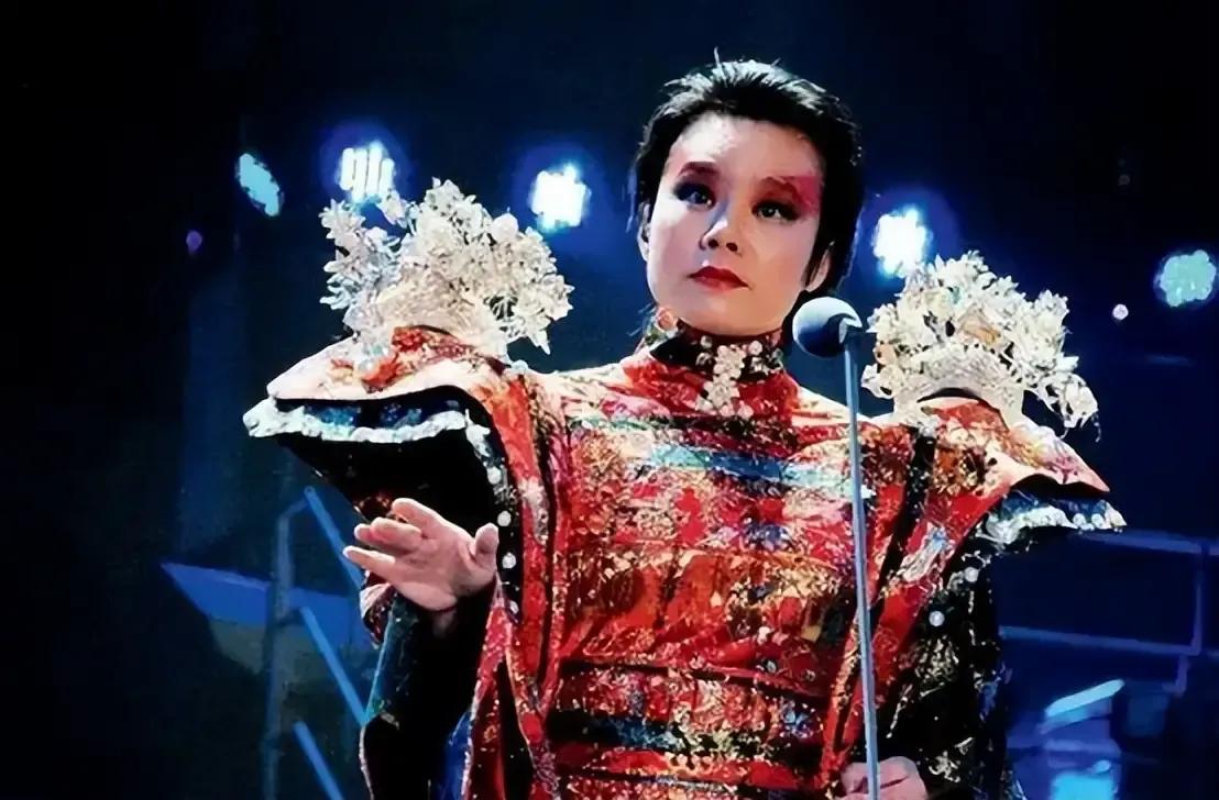 龚琳娜清唱回忆第一首歌，希望传承最美诗词