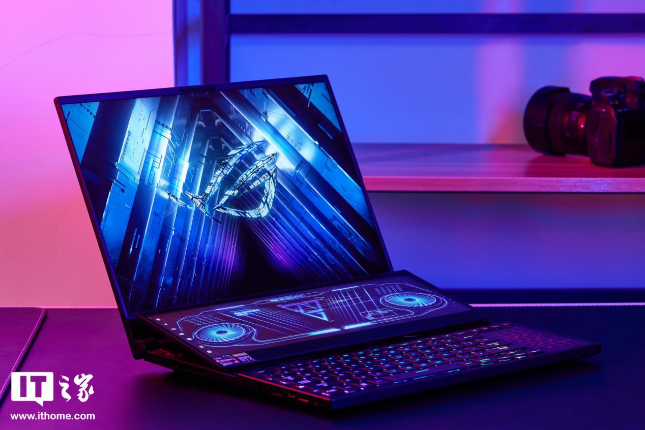 ROG 冰刃 6 双屏图赏：星云原画屏加持，双屏游戏本的终极形态