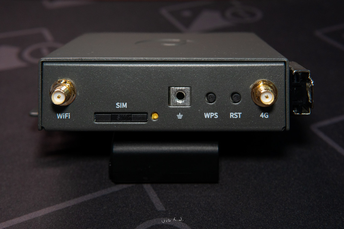 蒲公英 R300A 4G 无线路由器