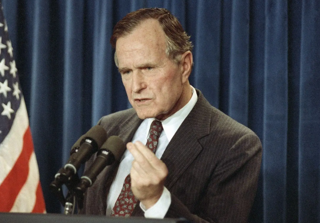 2018年老布什去世,美国媒体评价他是"最能代表20世纪历史的总统".