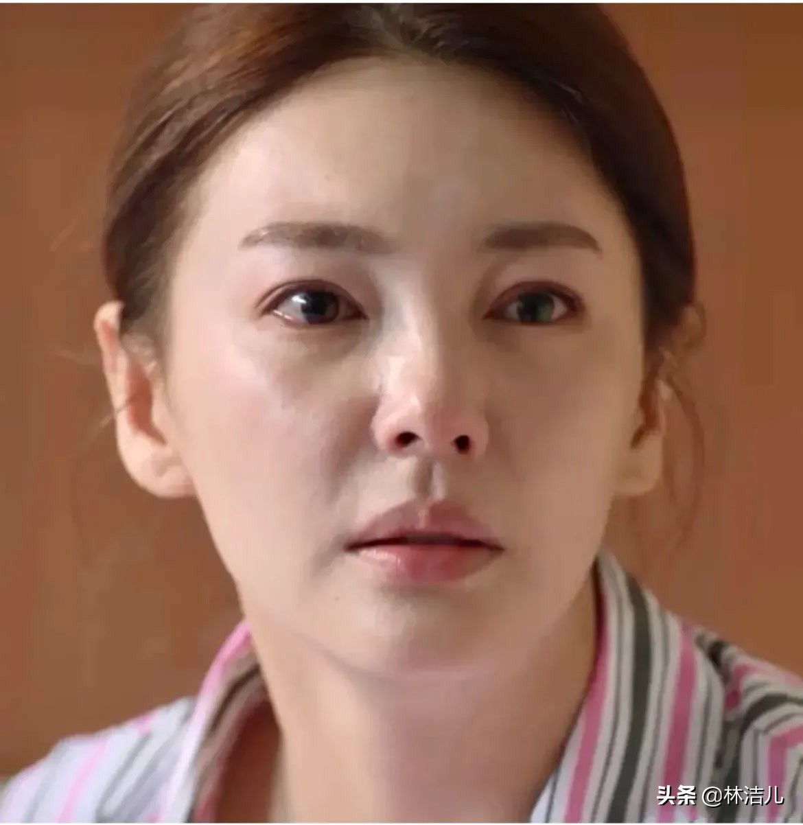 不仅拥有盛世美颜，张雨绮景甜怼脸拍更是零毛孔，皮肤白到发光了