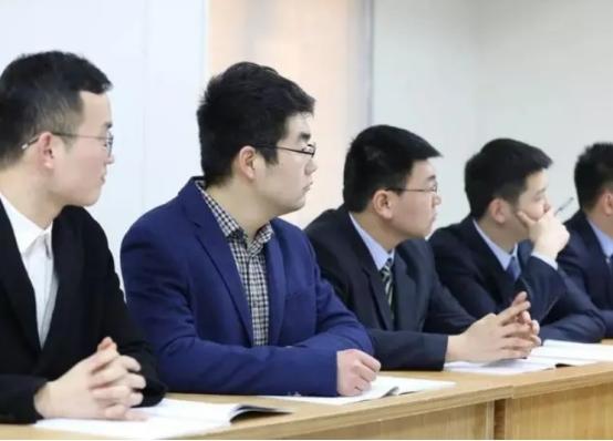 985硕士生晒公务员真实收入，网友看了很“眼红”，不如早点考公