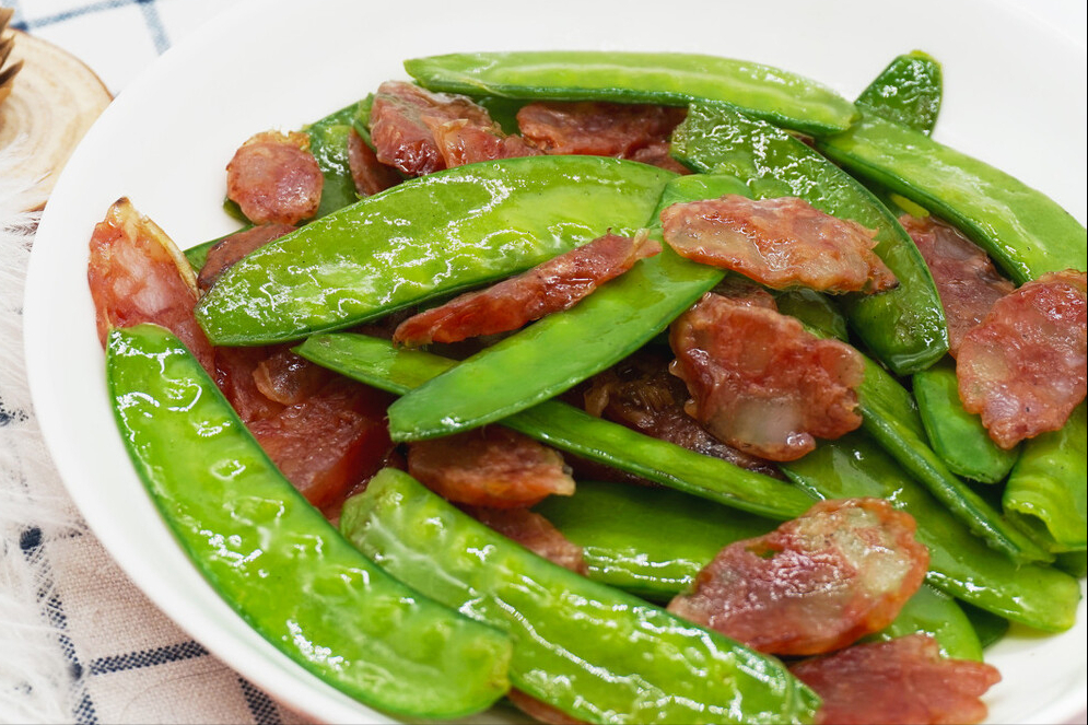 香肠要想好吃，要蒸还是要煮？农村大妈教你做法，香味浓郁还不腥