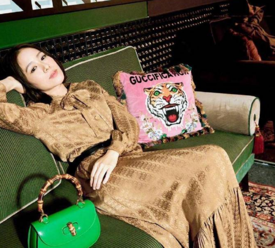 影帝影后大同框！60岁女神张曼玉化身DJ，郭富城谢霆锋被指似保镖