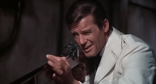 从被淘汰到被选中的罗杰·摩尔，为何拍摄007系列从不连签？