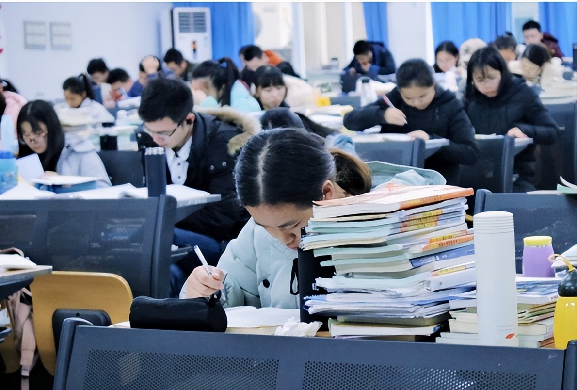 考研有学硕和专硕之分，根据两者的区别进行选择，适合的最重要