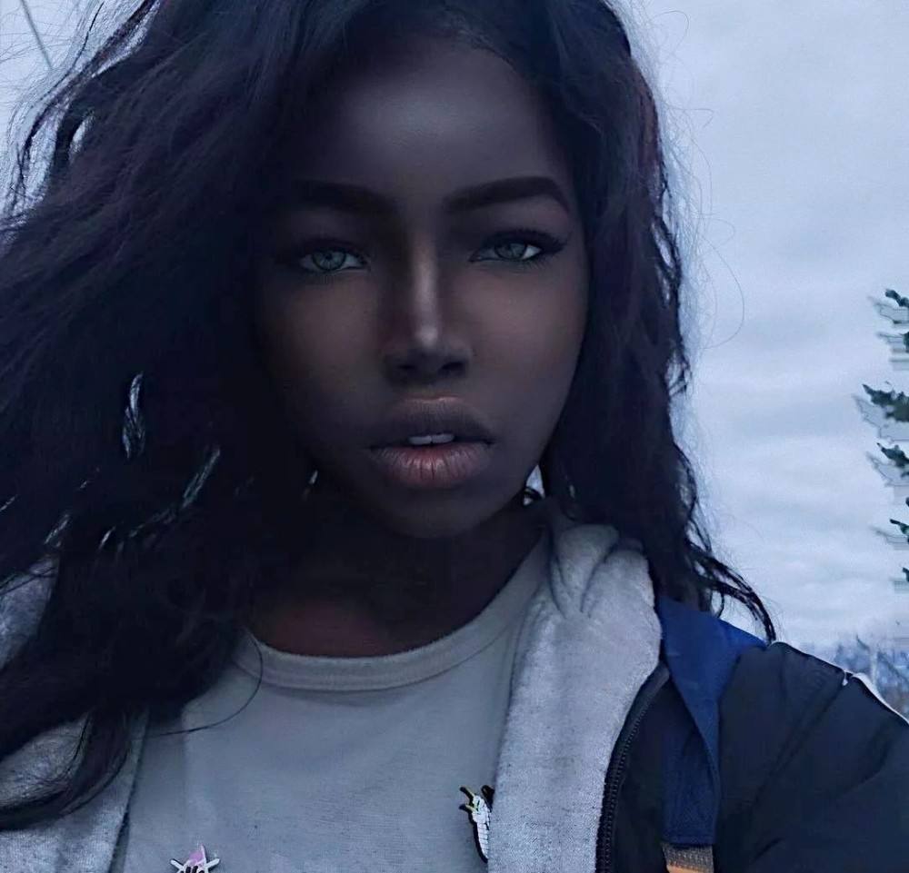 她被称为最美黑人女孩(她被称为最美黑人女孩,因为太漂亮,家人从不敢