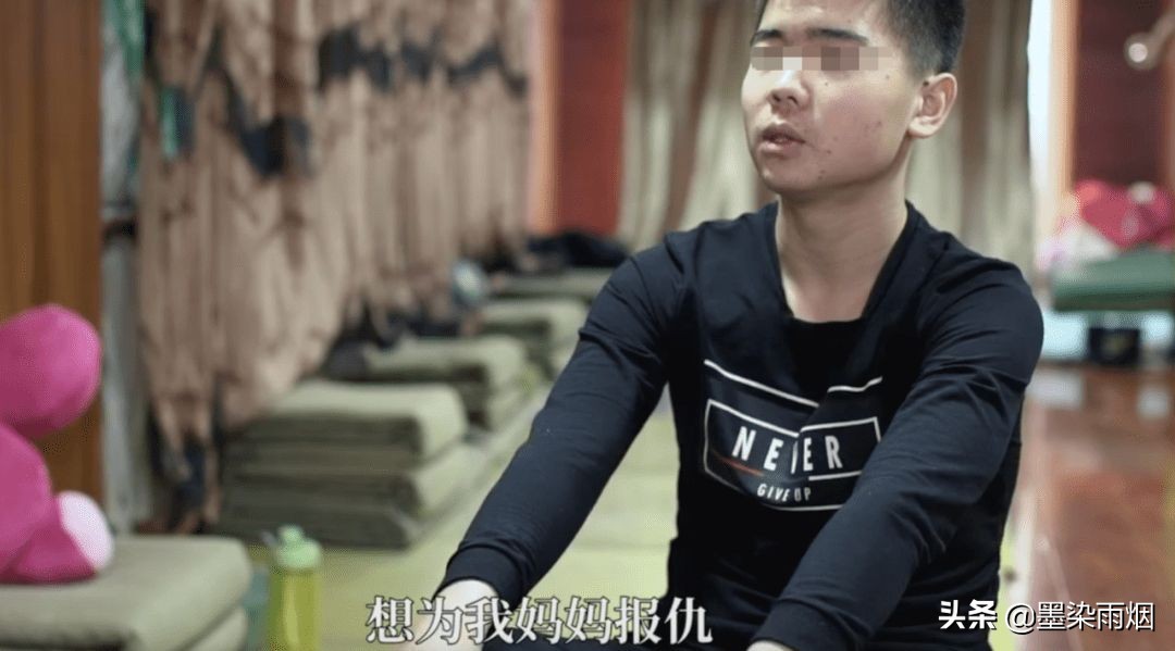 东北体育老师半生未婚，却被120个孩子叫爸爸，媒体跟踪报道12年