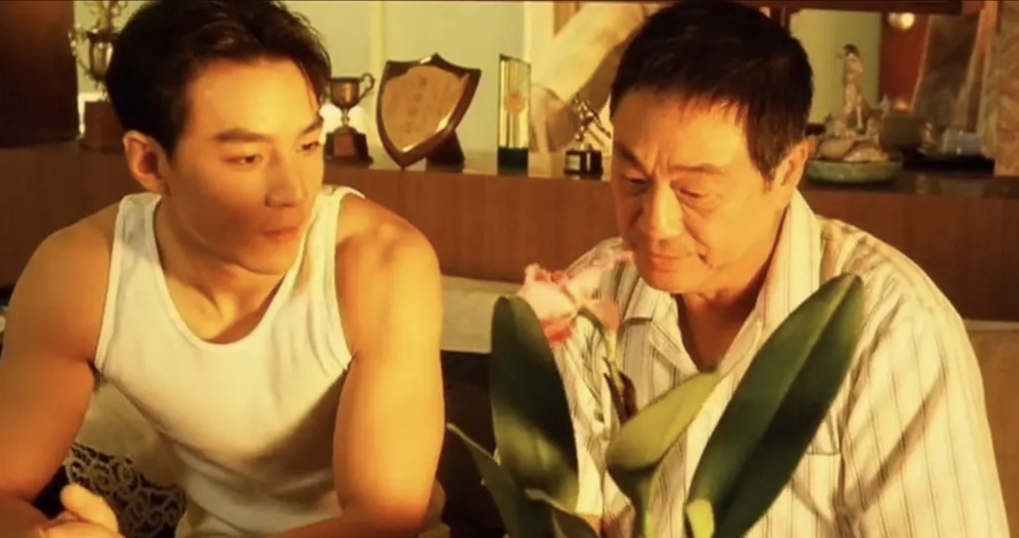 吴彦祖发文晒照悼念曾江，称其是第一个银幕父亲，曾多次扮演父子