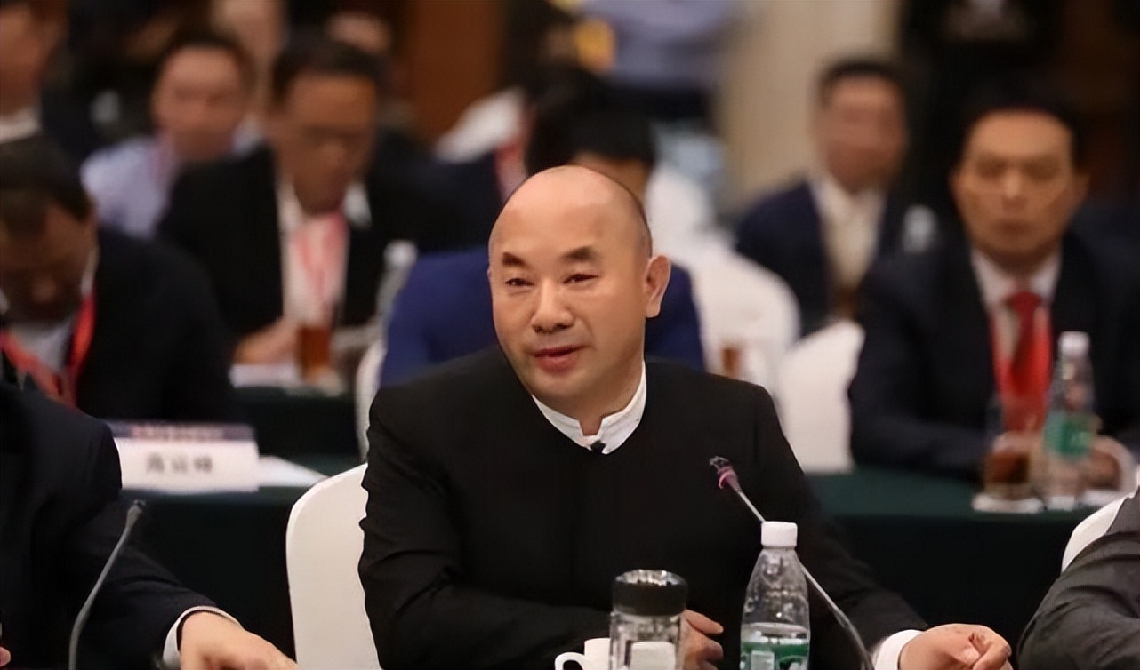 坐拥全球20多座矿山，年收入近7000亿，他才是中国真正的隐形富豪