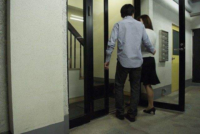 河南41岁女老板恋上小19岁下属，50岁为其生下3胞胎，如今怎样？