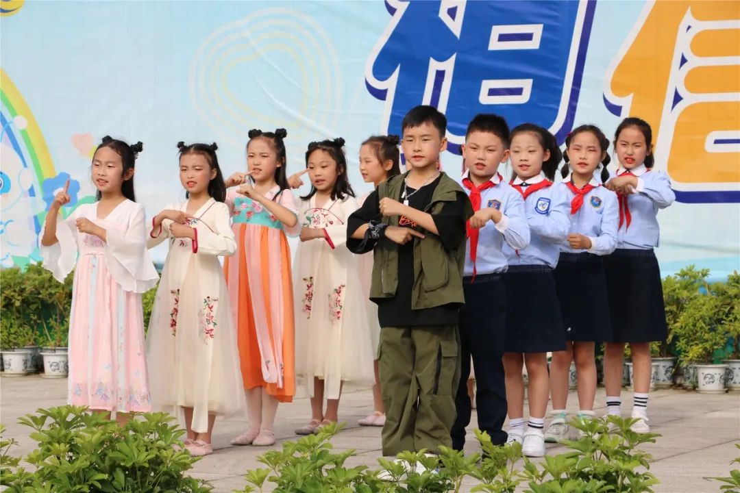 不负耕耘 拥抱收获｜记实小外国语学校满天星中队升旗仪式班级展示