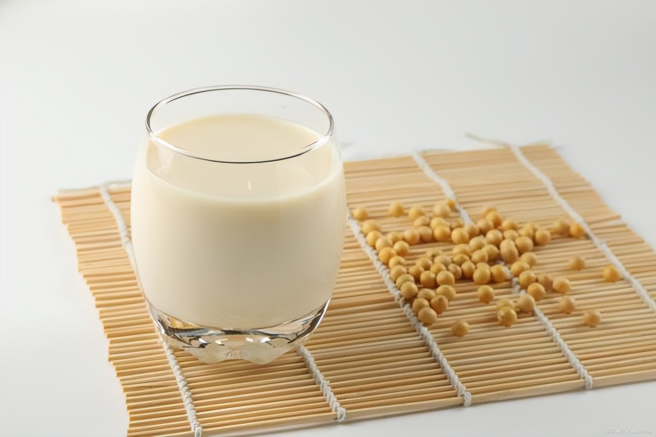 豆浆和牛奶（关于豆浆和牛奶营养价值更高低的分析）