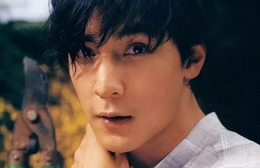 10位长得像“混血儿”的男星，个个明眸皓齿，实打实的中国美男子