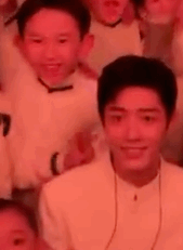 肖战他可真帅啊,帅到没边呀,这身材比例可太完美了