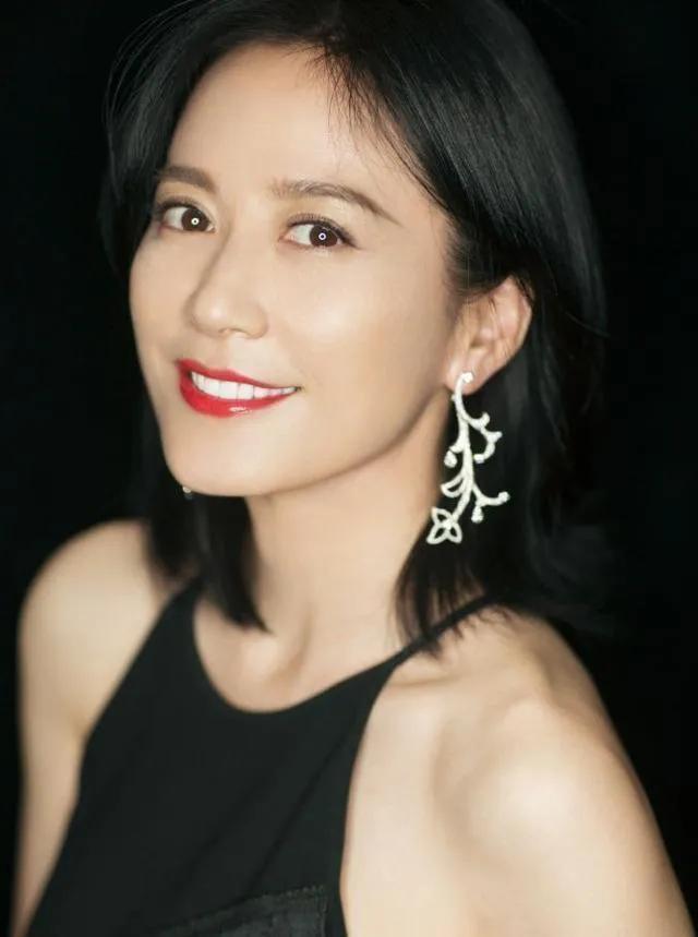 “岁月不败美人”之誉的惊鸿仙子俞飞鸿：充满了东方女人的魅力