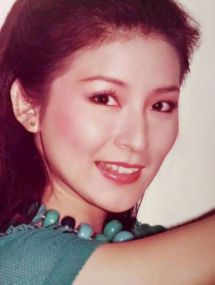 曾经风光，如今落魄的9位女星，有人向粉丝借钱，有人捡菜叶充饥