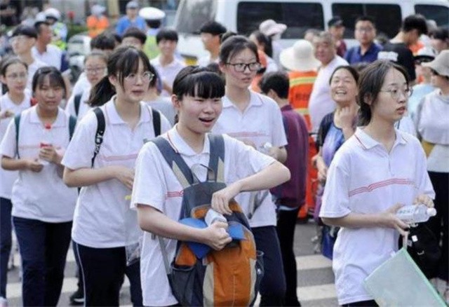 湖南高三女学霸戴宇菁：高考前夕白血病离世，遗嘱让师生泪目