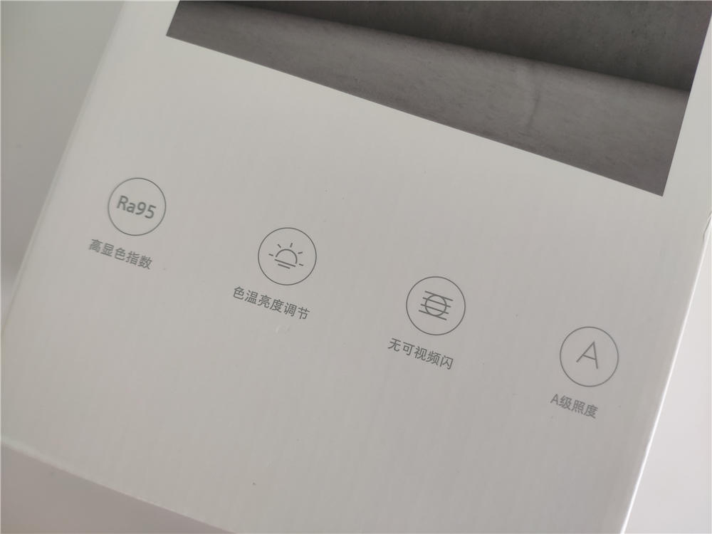 米家台灯经典再升级：全光谱灯珠+Ra95显色+语音可控