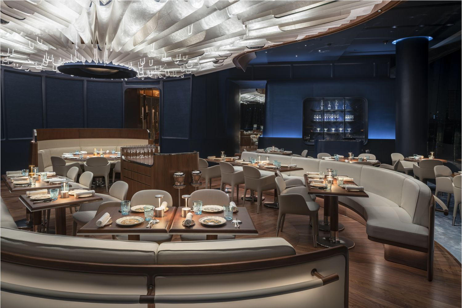 青岛诞生第三位首富，不卖啤酒做轮胎，公司成立13年就成功上市