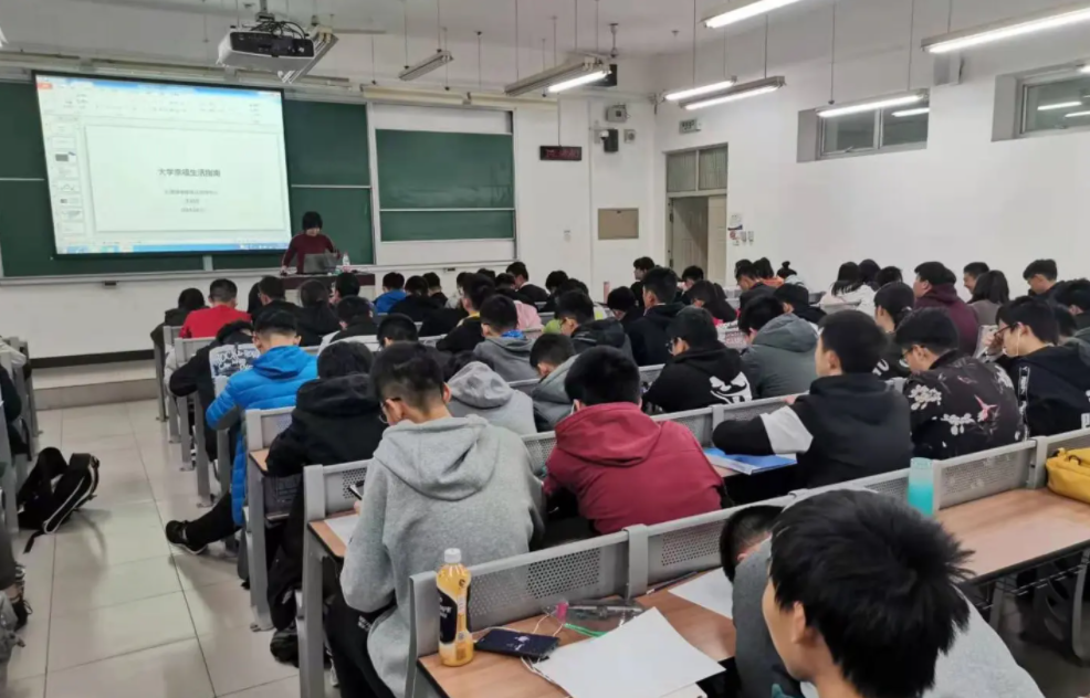 大学生找工作难？可以考虑这6所大学，毕业进体制内的可能性很大
