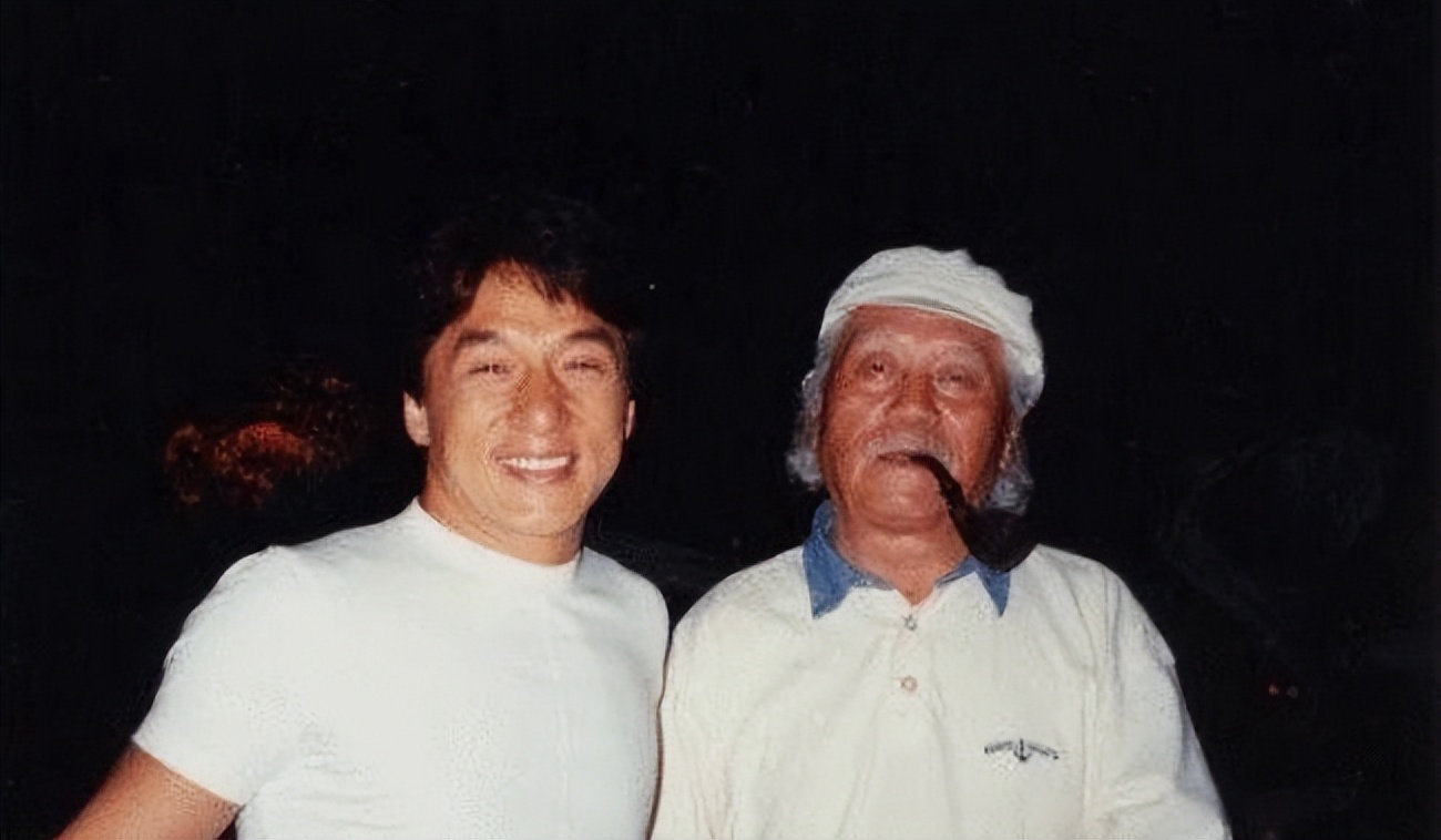 2007年成龙和亲哥安徽相认，对方一贫如洗，他有没有帮帮哥哥们