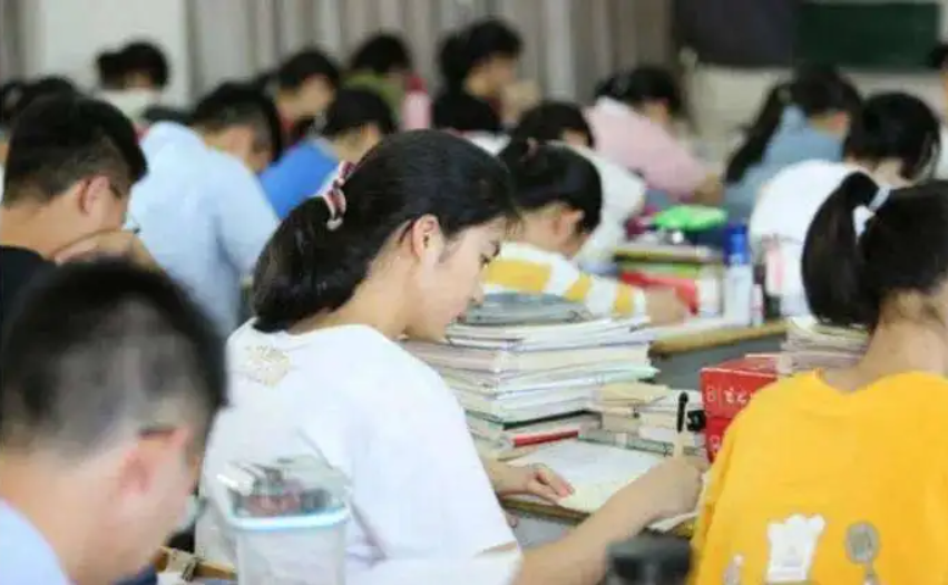 “走单招”上专科很轻松？和参加高考区别很大，学生别不以为然