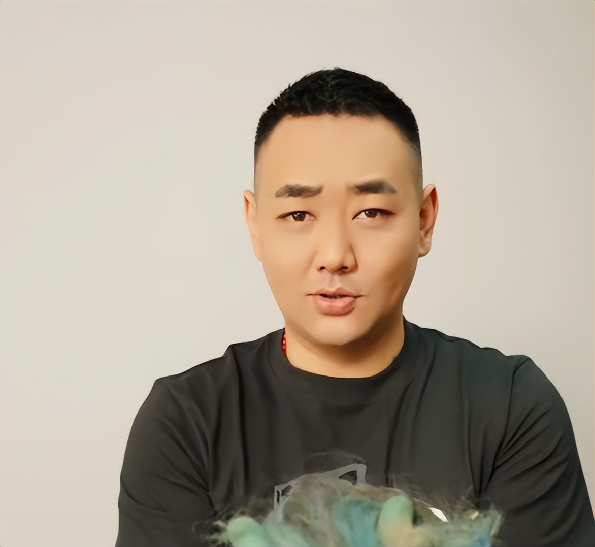 36岁“小龙人”分享30年前的演出道具，如今已加入洪家班