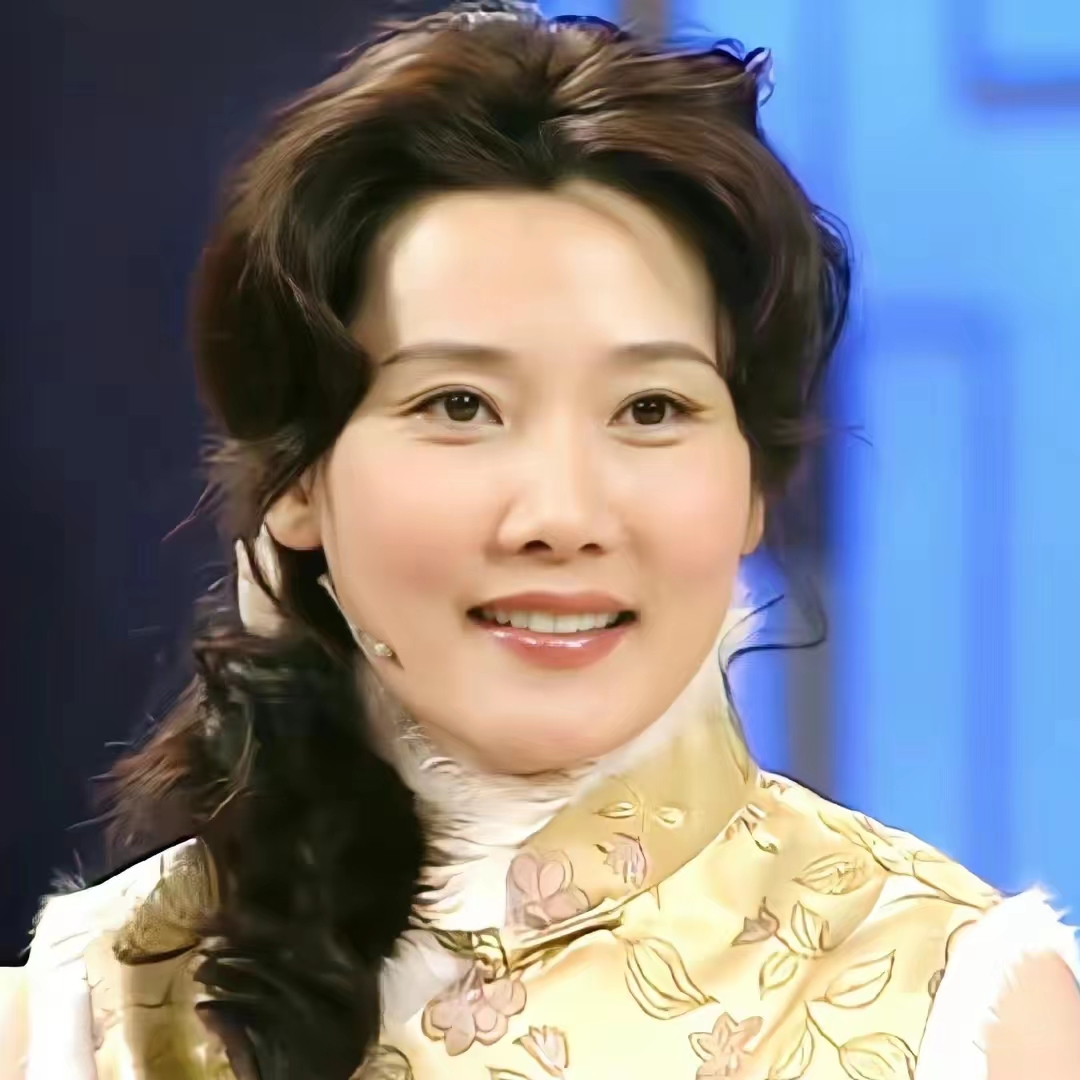 剧里土气十足的大妈，年轻时个个是风华绝代的大美人，差距太大了