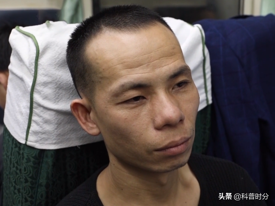 90年，5岁男童被拐遭监禁，被养父打断脚骨，寻亲30年结果如何？