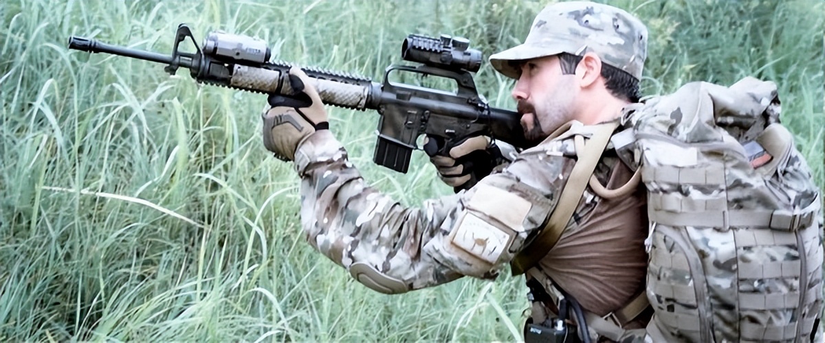 吴京硬汉枪战动作片《战狼》武器解析盘点