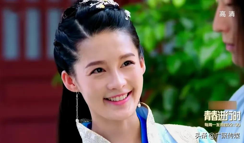 电视剧《楚乔传》：燕洵正在练剑，淳儿偷偷观看结果被燕洵发现了