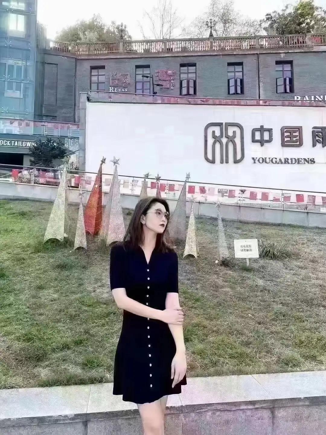 性感黑色服饰穿搭的美女 美图合集