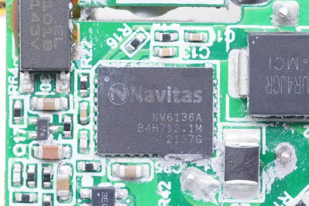 一个顶三个，支持三设备同时快充，安克100W氮化镓超能充拆解