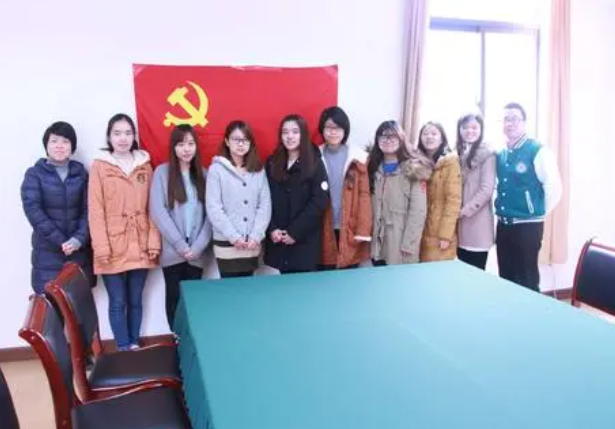 大学入党命运掌握在谁手里，辅导员还是党支部书记？学生早做准备