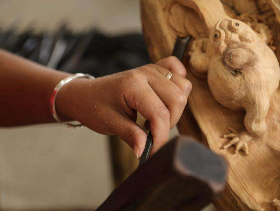 武汉公司花200万雕刻巨狮，富商出价300万不卖，如今已搁置7年