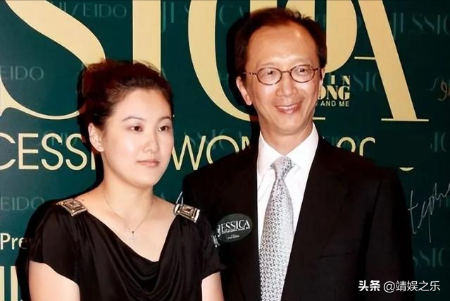 富太太伏明霞：为70岁老公生仨娃，43岁依然韵味十足