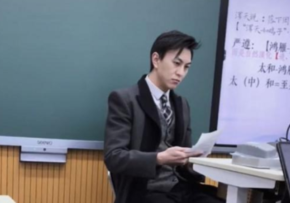 上海某高校老师撞脸“靳东”，颜值与才华并存，他的课学生从不逃