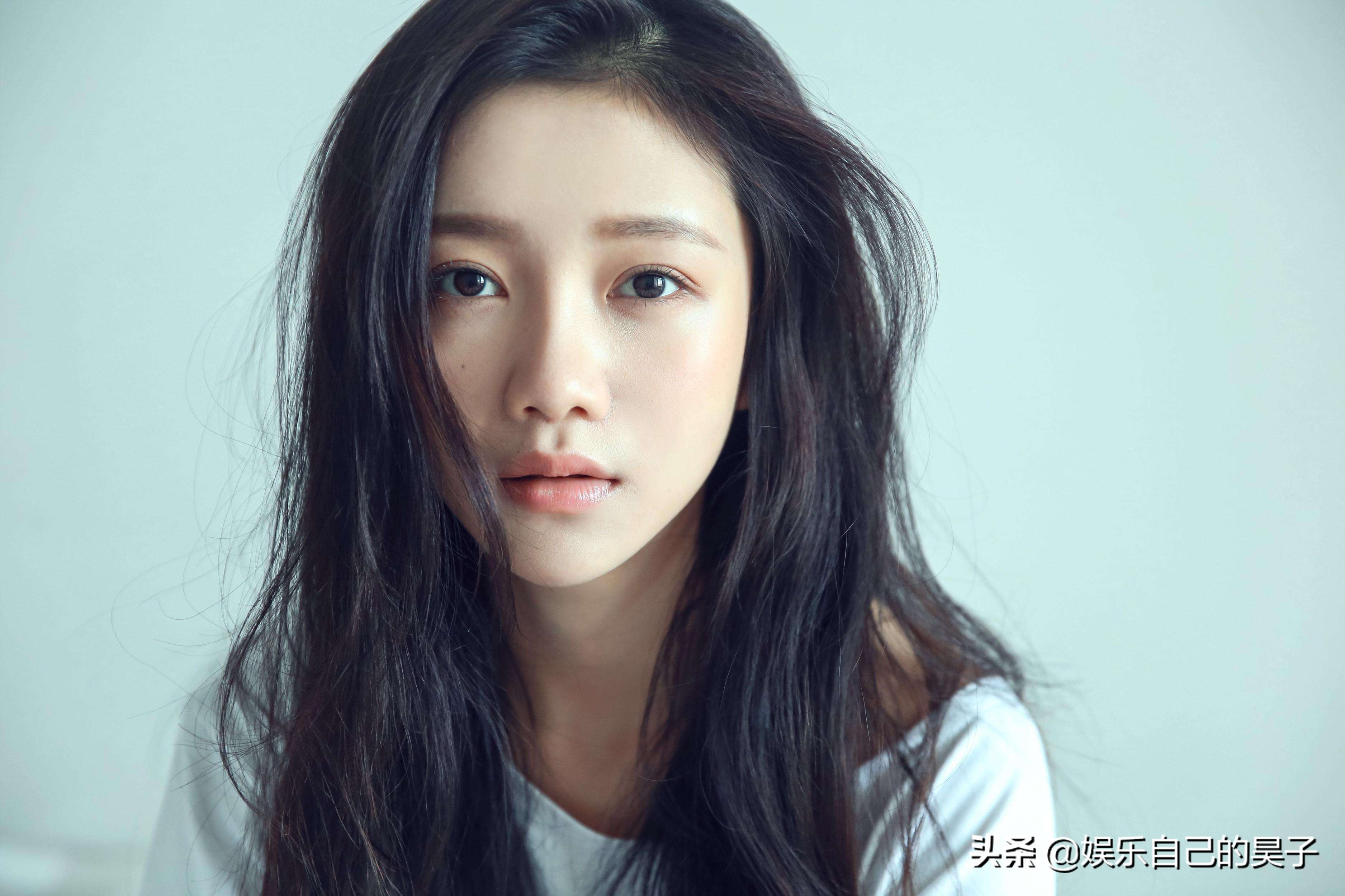 二,陈艳茜(1994年四川省成都市籍人,代表作品:《我的朋友陈白露小姐》